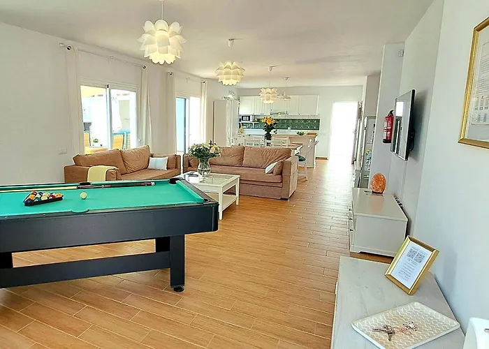 Calma Climatized Pool Private Jacuzzi In Tarajalejo Вилла Туйнехе