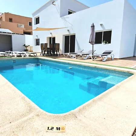 Calma Climatized Pool Private Jacuzzi In Tarajalejo 别墅 *